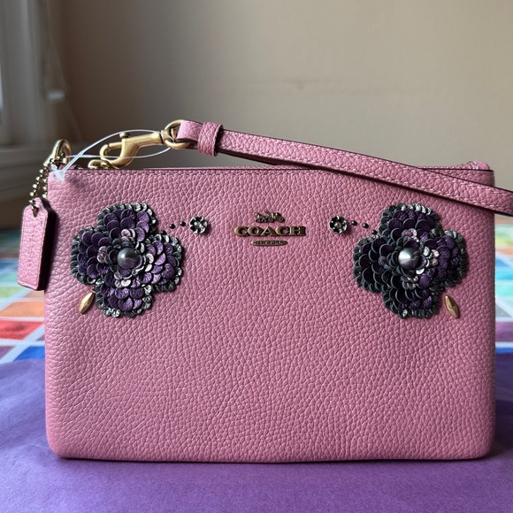 🌸❤️🌸 COACH PINK WRISTLET WITH FLORAL EMBELLISHMENT 🌸❤️🌸 - Picture 15 of 16